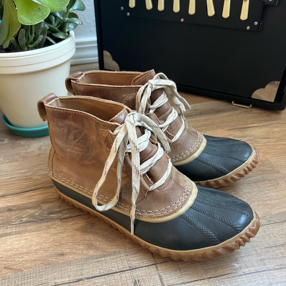 Sorel short duck winter boot